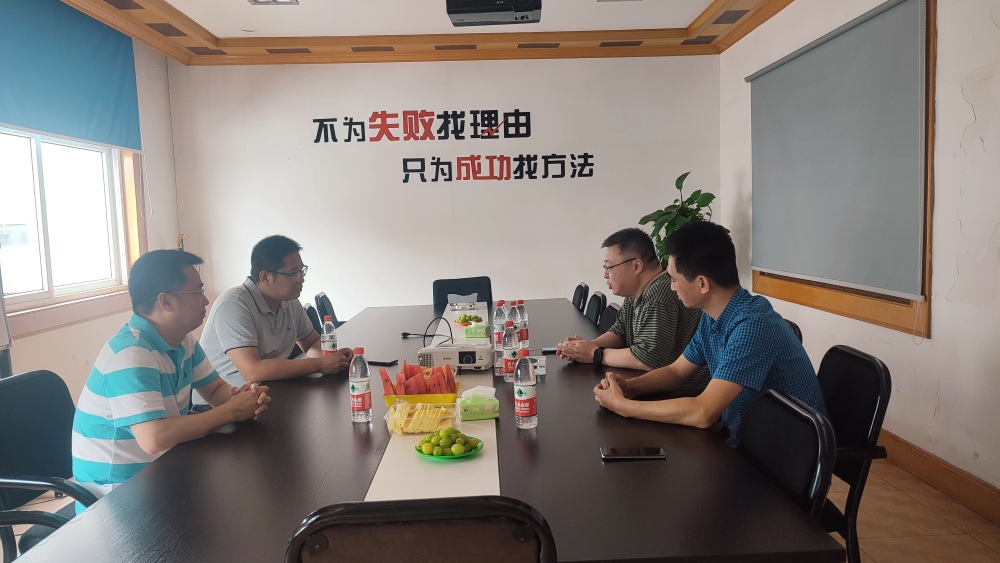 Dobrodošli izjemni mladi talenti z univerze Zhejiang za obisk in vodenje našega podjetja